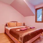 Sunny Villa Apartments